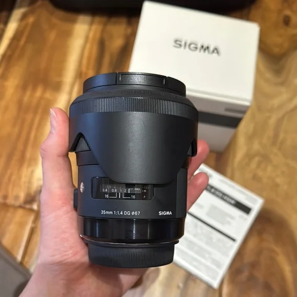 Sigma Beauty 35mm F1.4 DG HSM Lens - Black - Picture 3 of 6